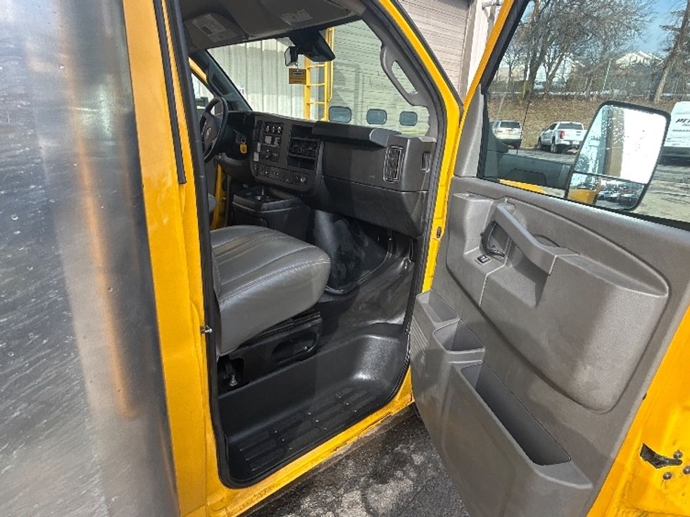 Light Duty Box Truck-Light and Medium Duty Trucks-GMC-2022-Savana G33903-Alexandria-VA-58,793\n\t\tmiles-$ 32,000 - Image 20