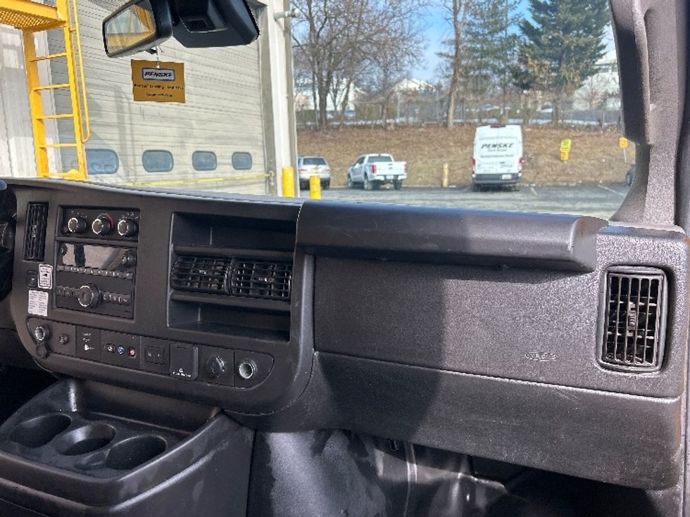 Light Duty Box Truck-Light and Medium Duty Trucks-GMC-2022-Savana G33903-Alexandria-VA-58,793\n\t\tmiles-$ 32,000 - Image 21