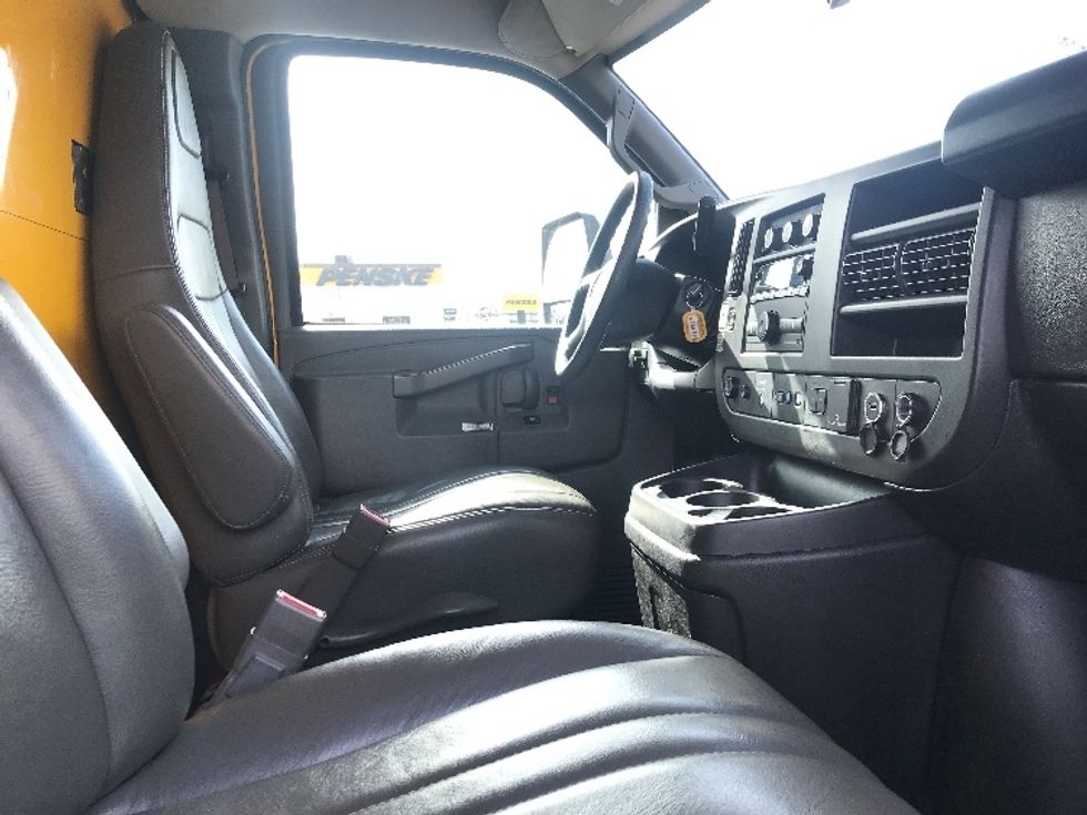 Light Duty Box Truck-Light and Medium Duty Trucks-GMC-2022-Savana G33903-Allentown-PA-101,618\n\t\tmiles-$ 27,250 - Image 22