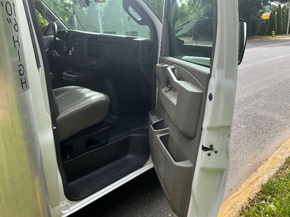 Light Duty Box Truck-Light and Medium Duty Trucks-GMC-2022-Savana G33903-Allentown-PA-46,378\n\t\tmiles-$ 39,750 - Image 20