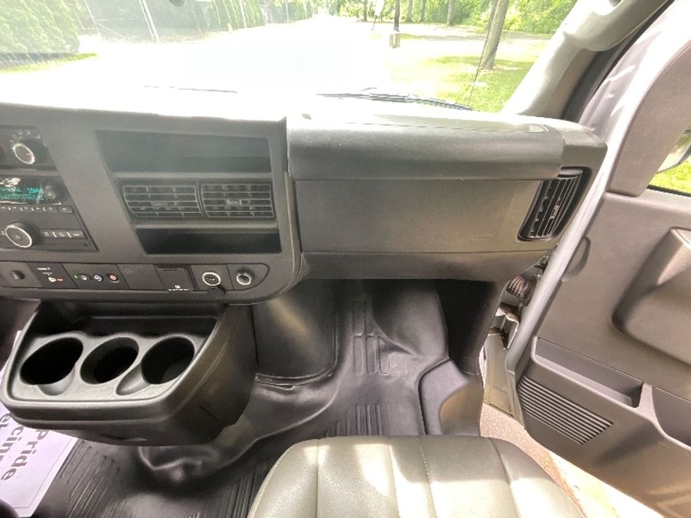 Light Duty Box Truck-Light and Medium Duty Trucks-GMC-2022-Savana G33903-Allentown-PA-46,378\n\t\tmiles-$ 39,750 - Image 21