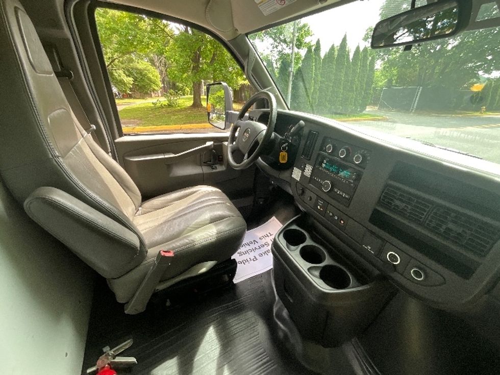 Light Duty Box Truck-Light and Medium Duty Trucks-GMC-2022-Savana G33903-Allentown-PA-46,378\n\t\tmiles-$ 39,750 - Image 22