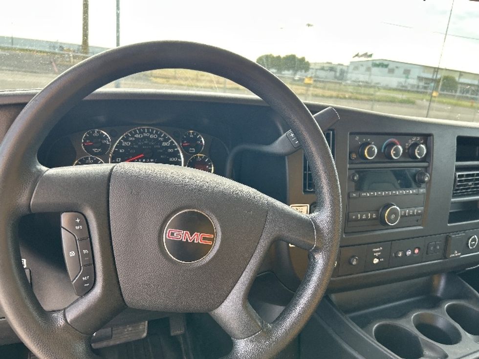 Light Duty Box Truck-Light and Medium Duty Trucks-GMC-2022-Savana G33903-Amarillo-TX-106,735\n\t\tmiles-$ 26,250 - Image 16