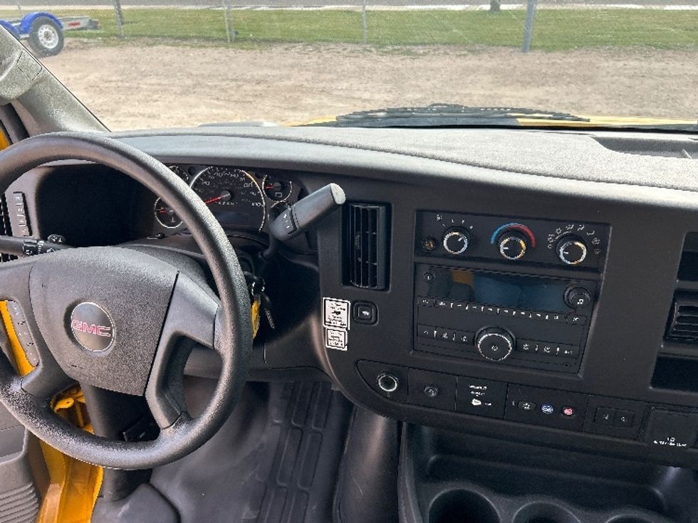 Light Duty Box Truck-Light and Medium Duty Trucks-GMC-2022-Savana G33903-Amarillo-TX-106,735\n\t\tmiles-$ 26,250 - Image 17