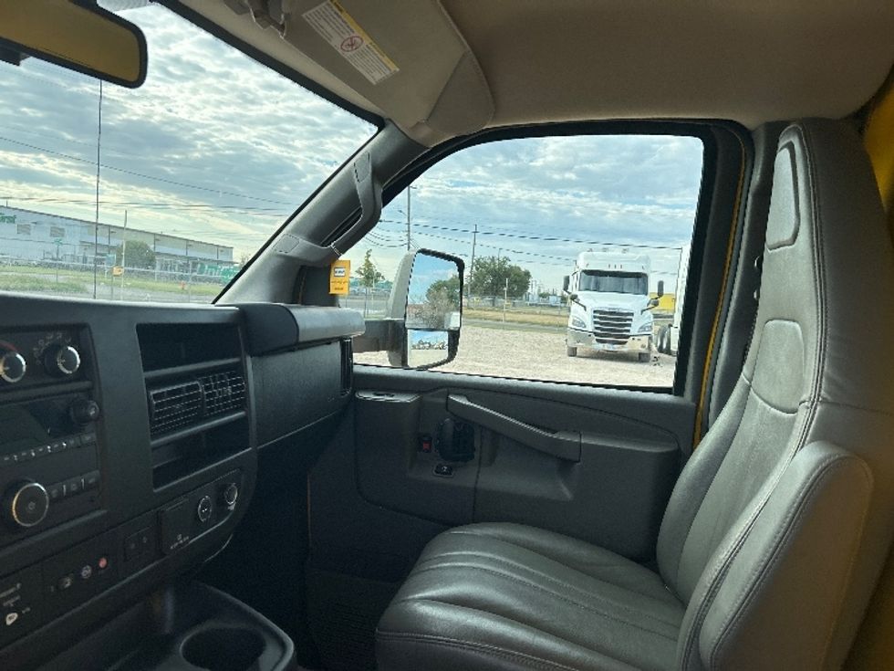 Light Duty Box Truck-Light and Medium Duty Trucks-GMC-2022-Savana G33903-Amarillo-TX-106,735\n\t\tmiles-$ 26,250 - Image 18