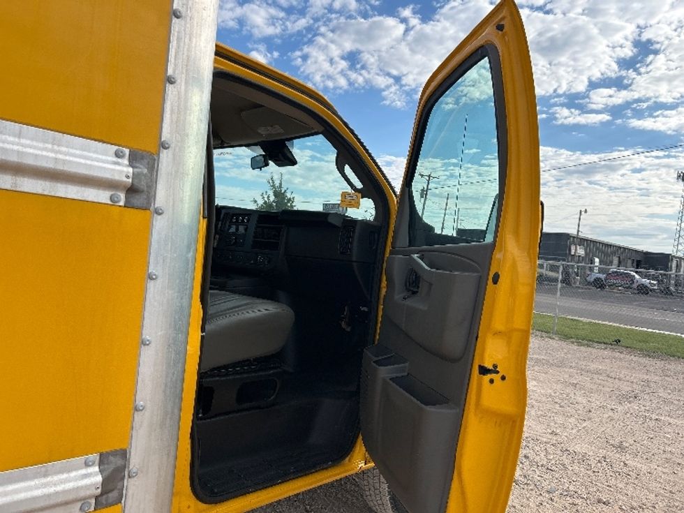 Light Duty Box Truck-Light and Medium Duty Trucks-GMC-2022-Savana G33903-Amarillo-TX-106,735\n\t\tmiles-$ 26,250 - Image 19
