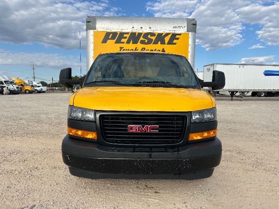 Light Duty Box Truck-Light and Medium Duty Trucks-GMC-2022-Savana G33903-Amarillo-TX-106,735\n\t\tmiles-$ 26,250 - Image 2