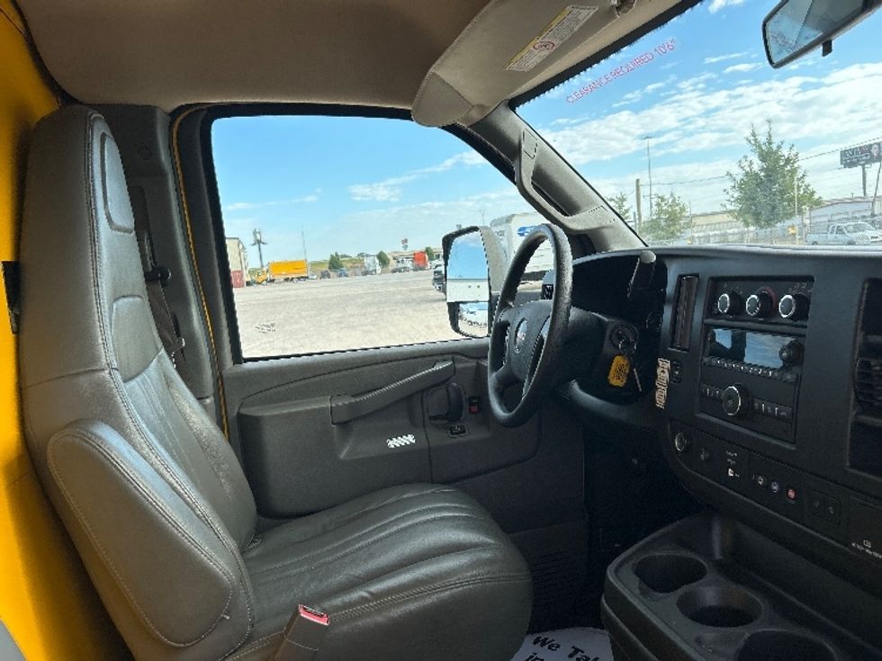 Light Duty Box Truck-Light and Medium Duty Trucks-GMC-2022-Savana G33903-Amarillo-TX-106,735\n\t\tmiles-$ 26,250 - Image 21