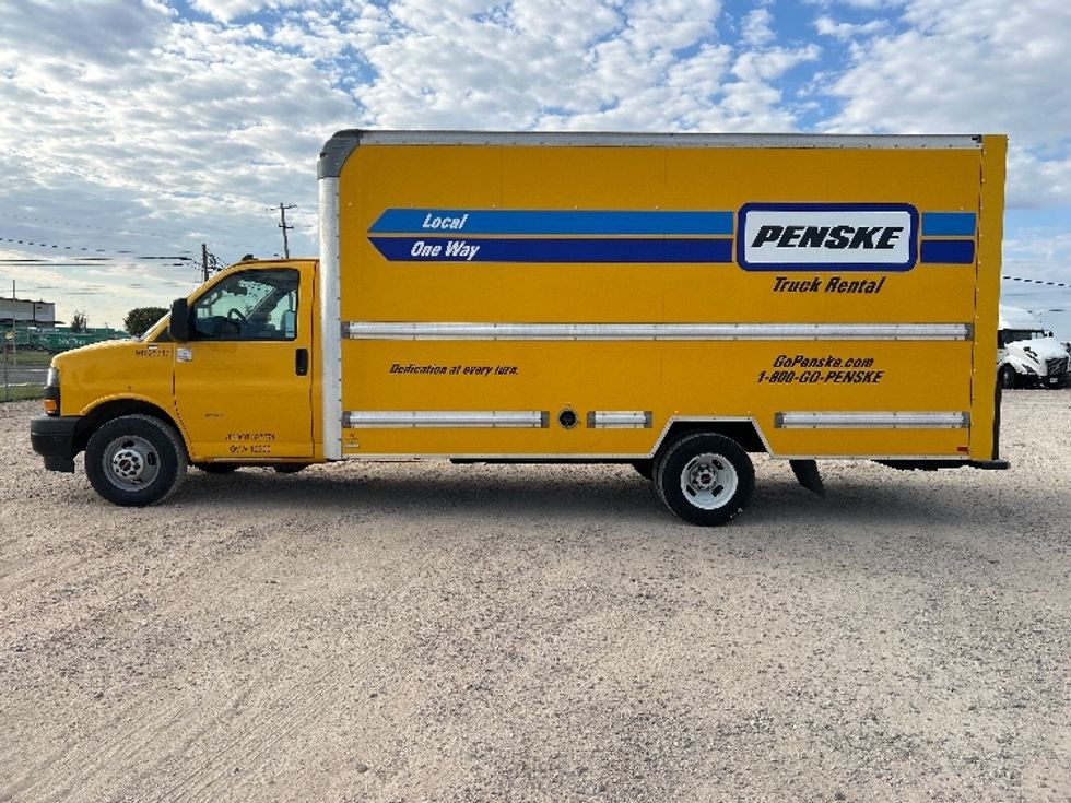 Light Duty Box Truck-Light and Medium Duty Trucks-GMC-2022-Savana G33903-Amarillo-TX-106,735\n\t\tmiles-$ 26,250 - Image 4