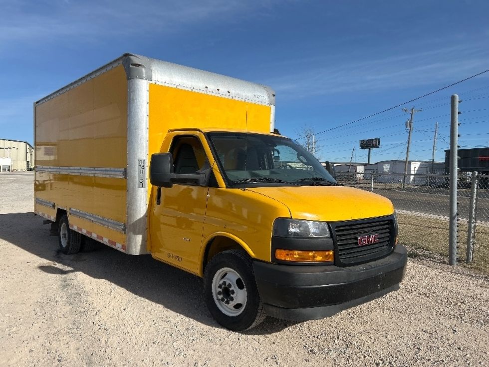 Light Duty Box Truck-Light and Medium Duty Trucks-GMC-2022-Savana G33903-Amarillo-TX-112,119\n\t\tmiles-$ 10,750 - Image 1