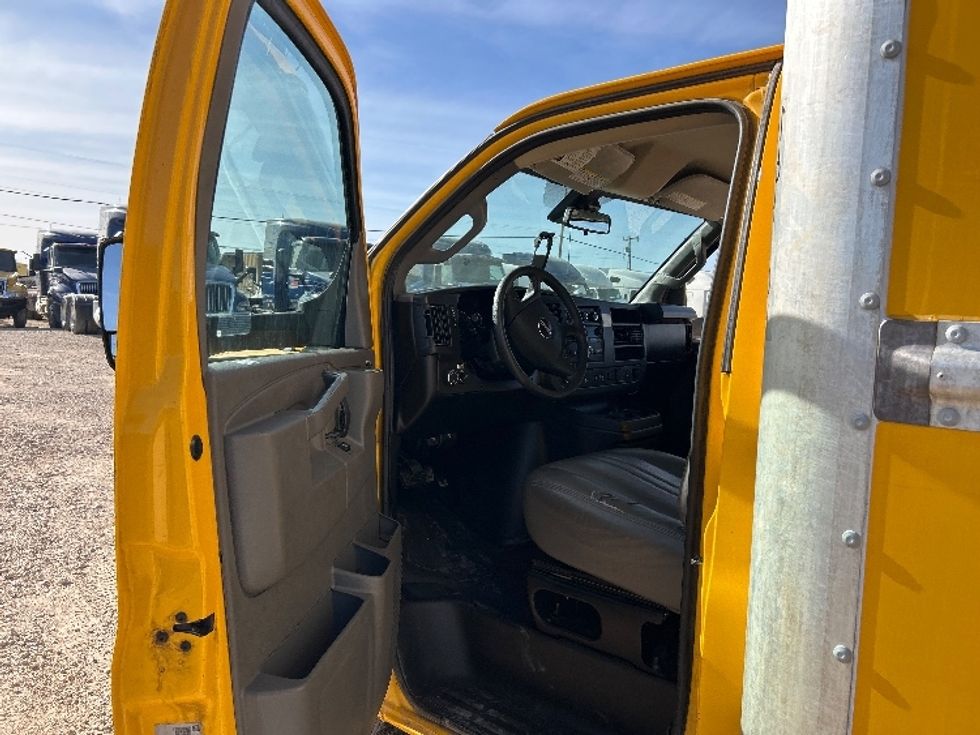 Light Duty Box Truck-Light and Medium Duty Trucks-GMC-2022-Savana G33903-Amarillo-TX-112,119\n\t\tmiles-$ 10,750 - Image 16