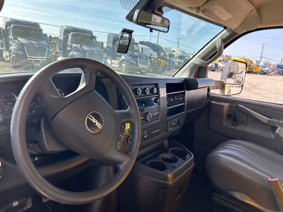 Light Duty Box Truck-Light and Medium Duty Trucks-GMC-2022-Savana G33903-Amarillo-TX-112,119\n\t\tmiles-$ 10,750 - Image 17