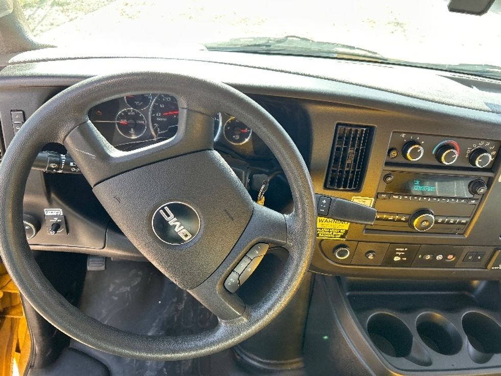 Light Duty Box Truck-Light and Medium Duty Trucks-GMC-2022-Savana G33903-Amarillo-TX-112,119\n\t\tmiles-$ 10,750 - Image 18