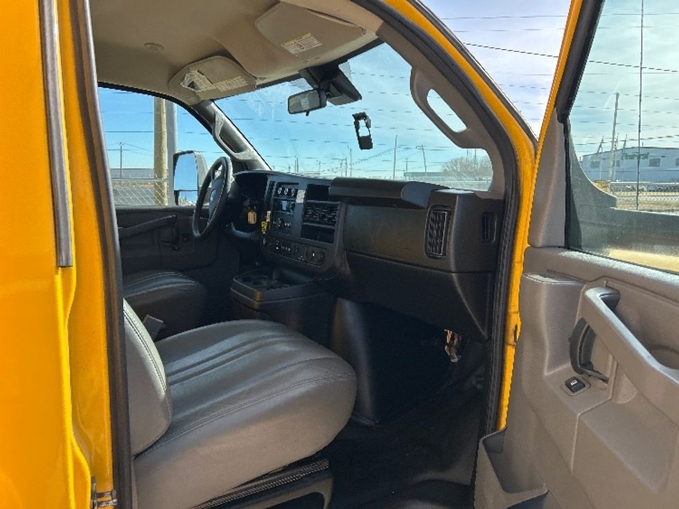 Light Duty Box Truck-Light and Medium Duty Trucks-GMC-2022-Savana G33903-Amarillo-TX-112,119\n\t\tmiles-$ 10,750 - Image 20