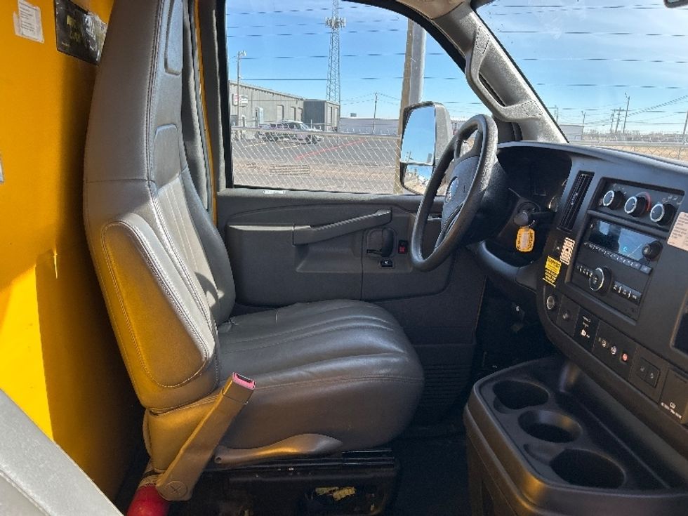 Light Duty Box Truck-Light and Medium Duty Trucks-GMC-2022-Savana G33903-Amarillo-TX-112,119\n\t\tmiles-$ 10,750 - Image 22