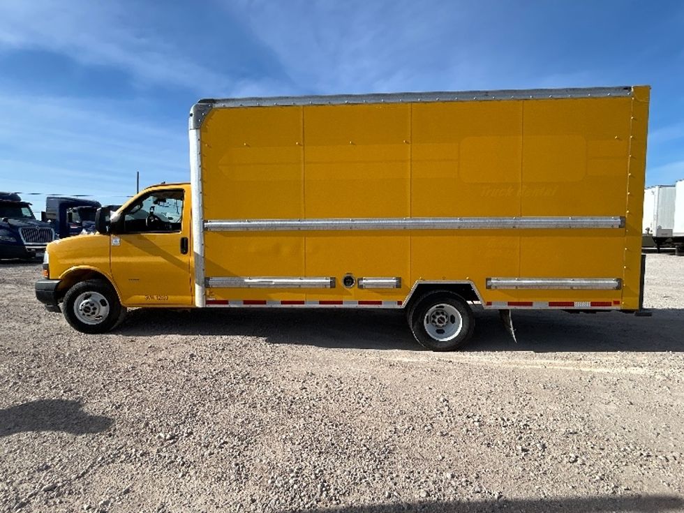 Light Duty Box Truck-Light and Medium Duty Trucks-GMC-2022-Savana G33903-Amarillo-TX-112,119\n\t\tmiles-$ 10,750 - Image 4