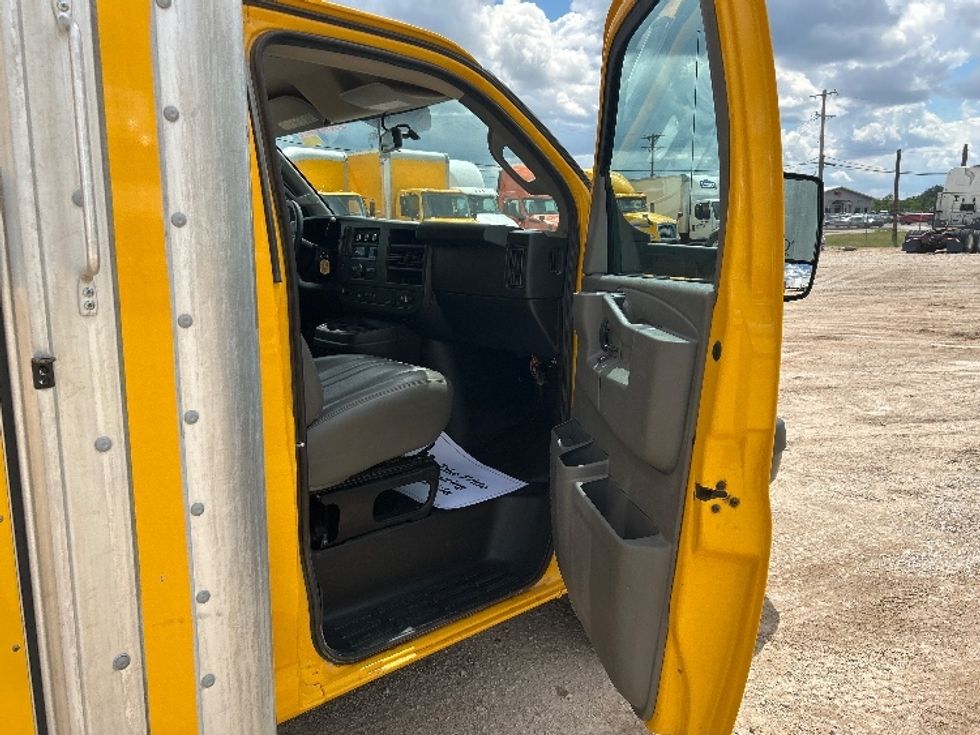 Light Duty Box Truck-Light and Medium Duty Trucks-GMC-2022-Savana G33903-Amarillo-TX-52,850\n\t\tmiles-$ 35,000 - Image 20