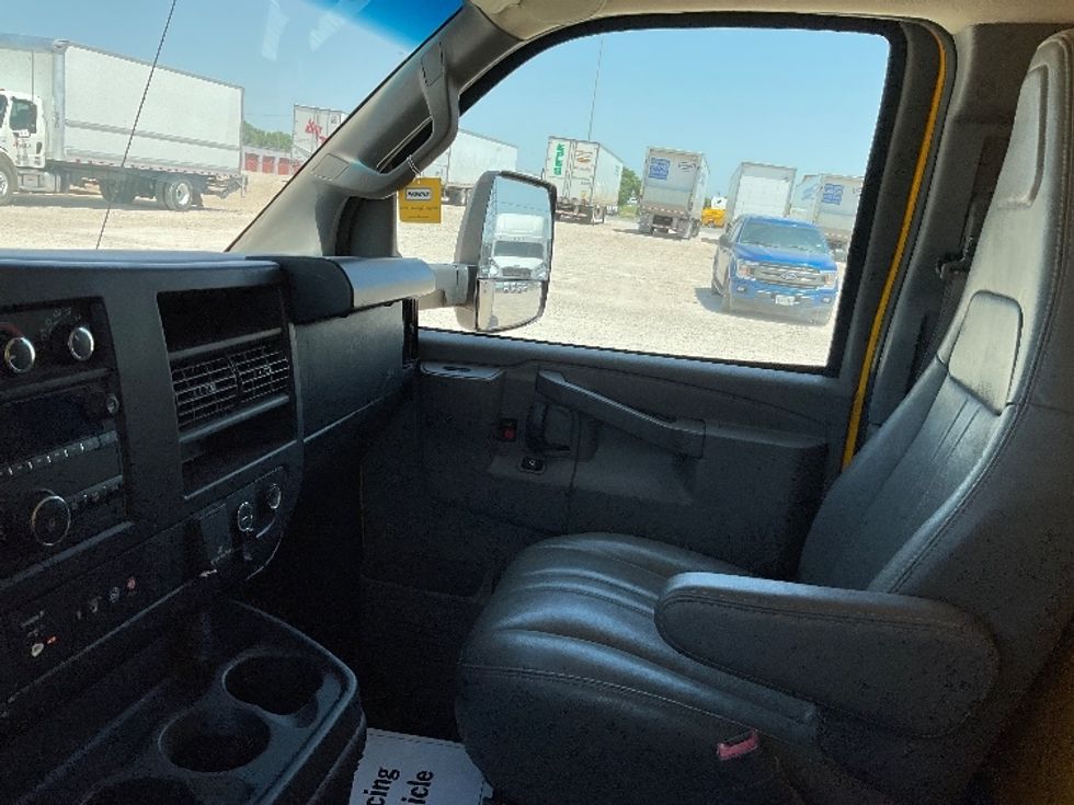 Light Duty Box Truck-Light and Medium Duty Trucks-GMC-2022-Savana G33903-Amarillo-TX-67,045\n\t\tmiles-$ 33,500 - Image 19