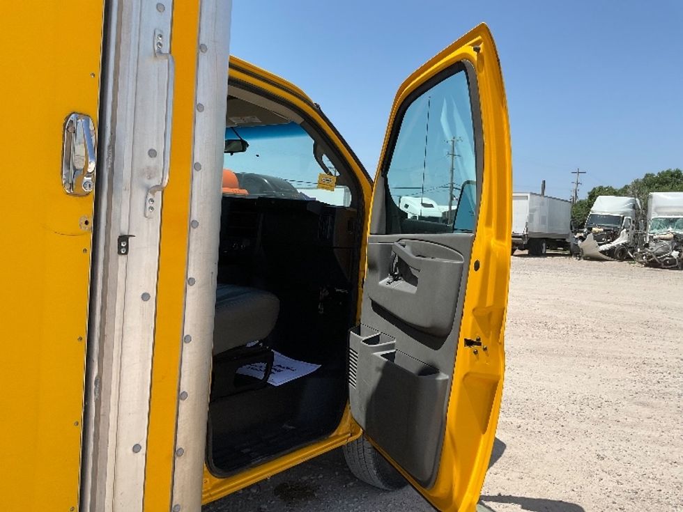 Light Duty Box Truck-Light and Medium Duty Trucks-GMC-2022-Savana G33903-Amarillo-TX-67,045\n\t\tmiles-$ 33,500 - Image 20