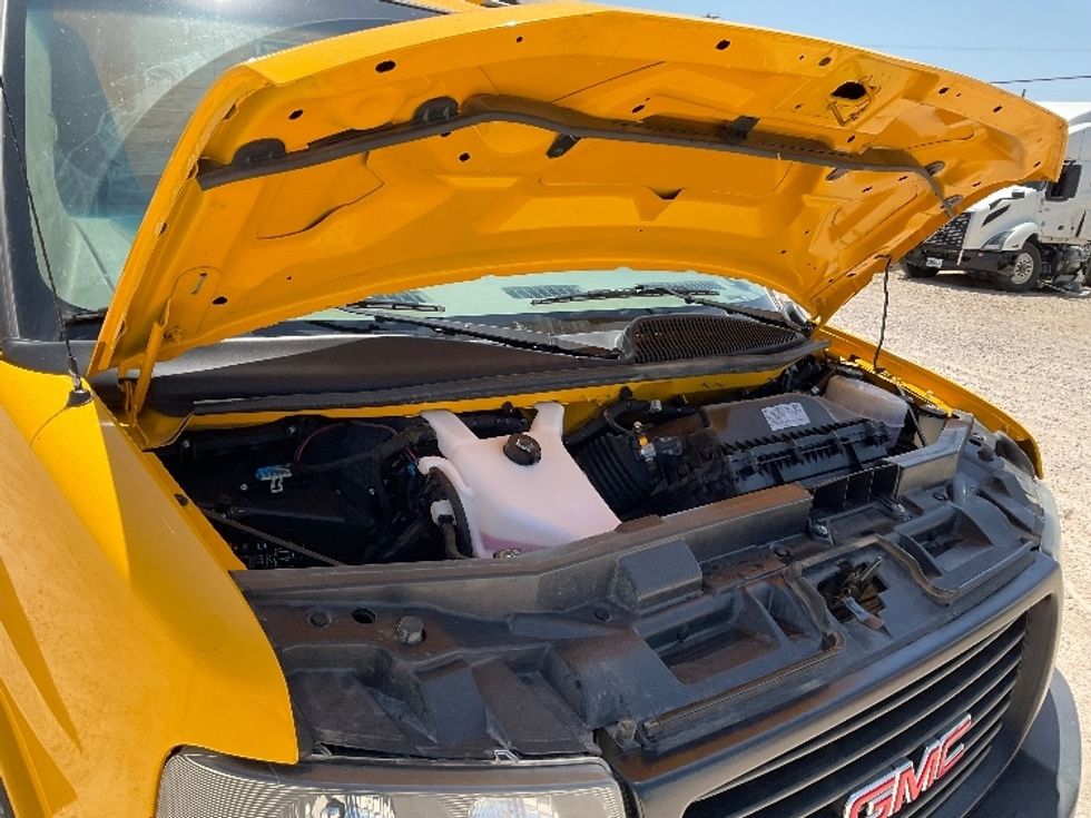 Light Duty Box Truck-Light and Medium Duty Trucks-GMC-2022-Savana G33903-Amarillo-TX-67,045\n\t\tmiles-$ 33,500 - Image 23