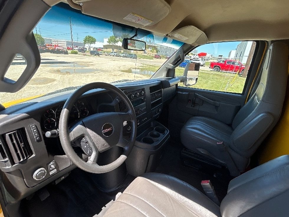 Light Duty Box Truck-Light and Medium Duty Trucks-GMC-2022-Savana G33903-Amarillo-TX-71,233\n\t\tmiles-$ 34,500 - Image 17