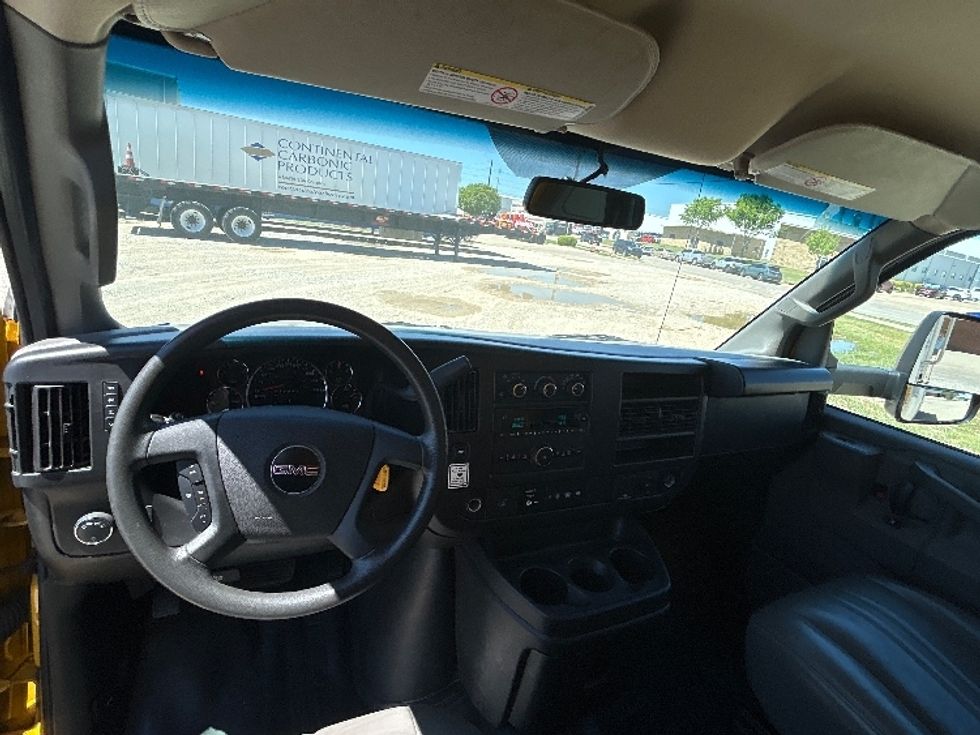 Light Duty Box Truck-Light and Medium Duty Trucks-GMC-2022-Savana G33903-Amarillo-TX-71,233\n\t\tmiles-$ 34,500 - Image 18