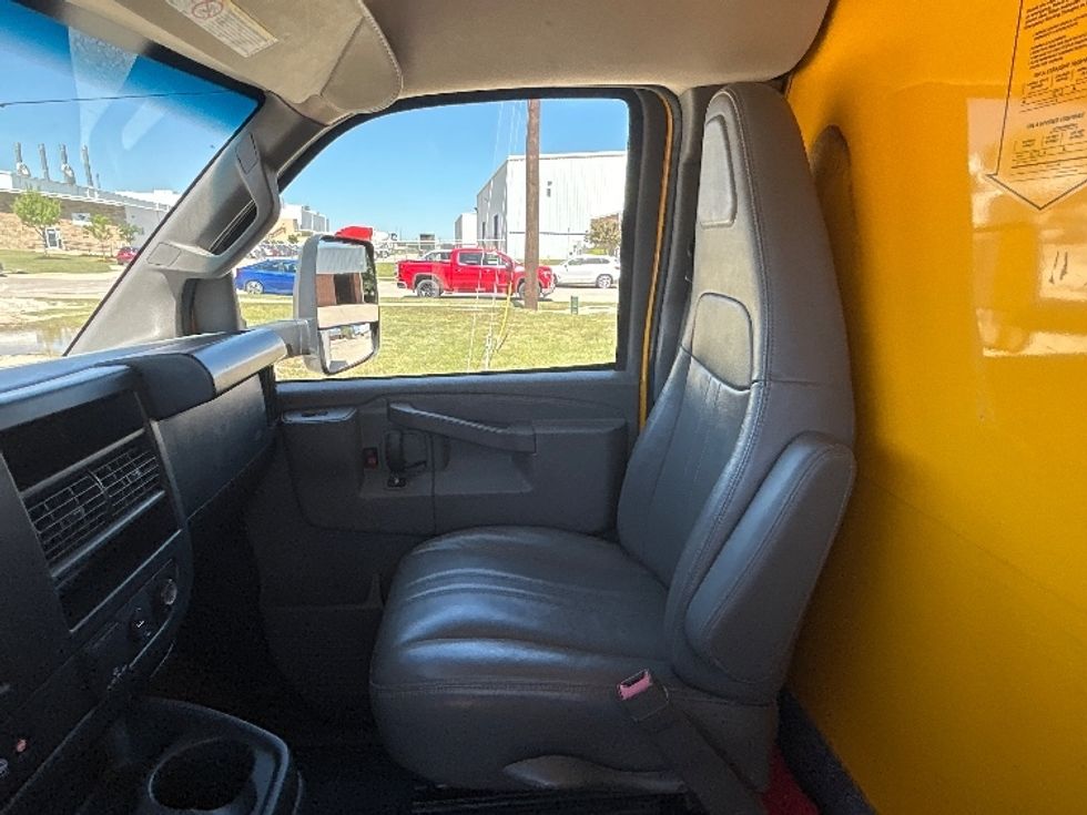 Light Duty Box Truck-Light and Medium Duty Trucks-GMC-2022-Savana G33903-Amarillo-TX-71,233\n\t\tmiles-$ 34,500 - Image 19