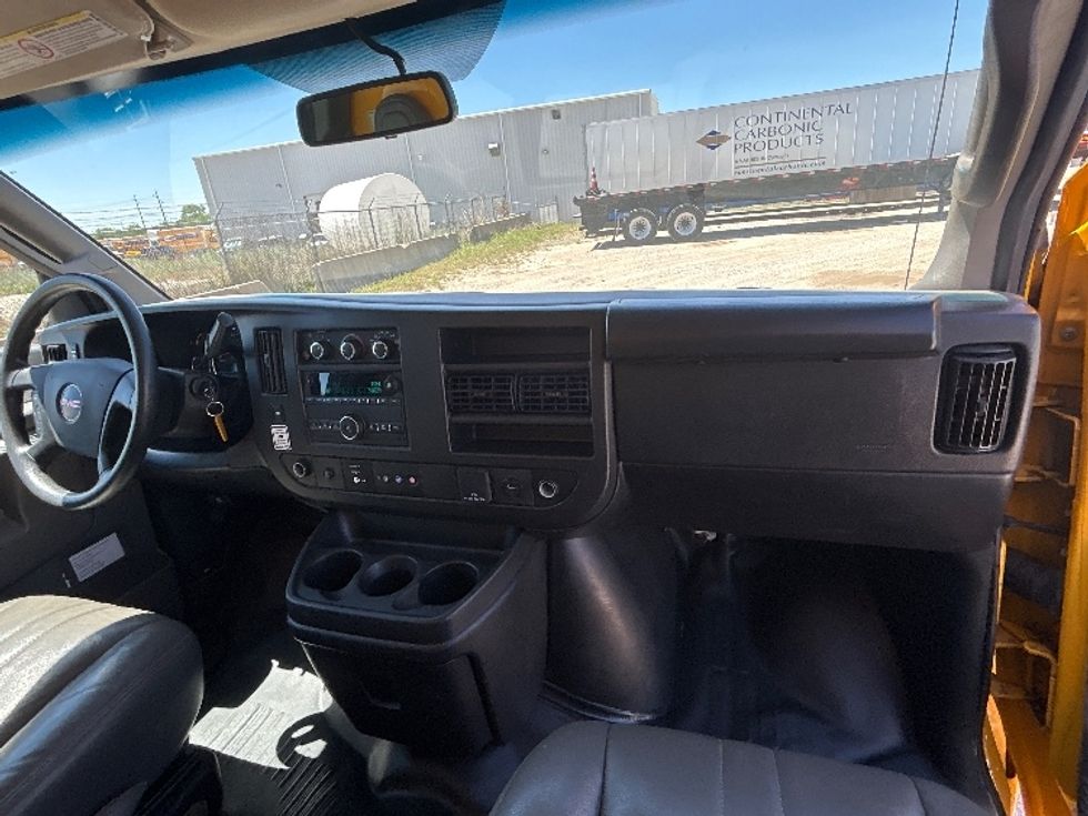 Light Duty Box Truck-Light and Medium Duty Trucks-GMC-2022-Savana G33903-Amarillo-TX-71,233\n\t\tmiles-$ 34,500 - Image 21