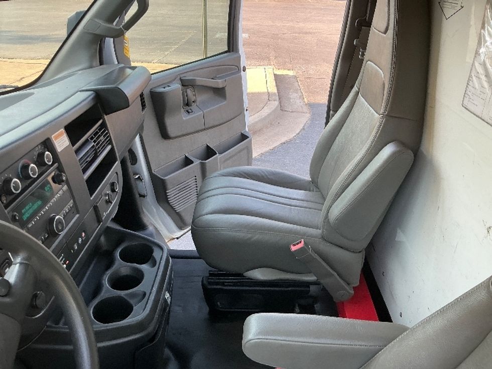 Light Duty Box Truck-Light and Medium Duty Trucks-GMC-2022-Savana G33903-Atlanta (Forest Park)-GA-81,425\n\t\tmiles-$ 35,000 - Image 19
