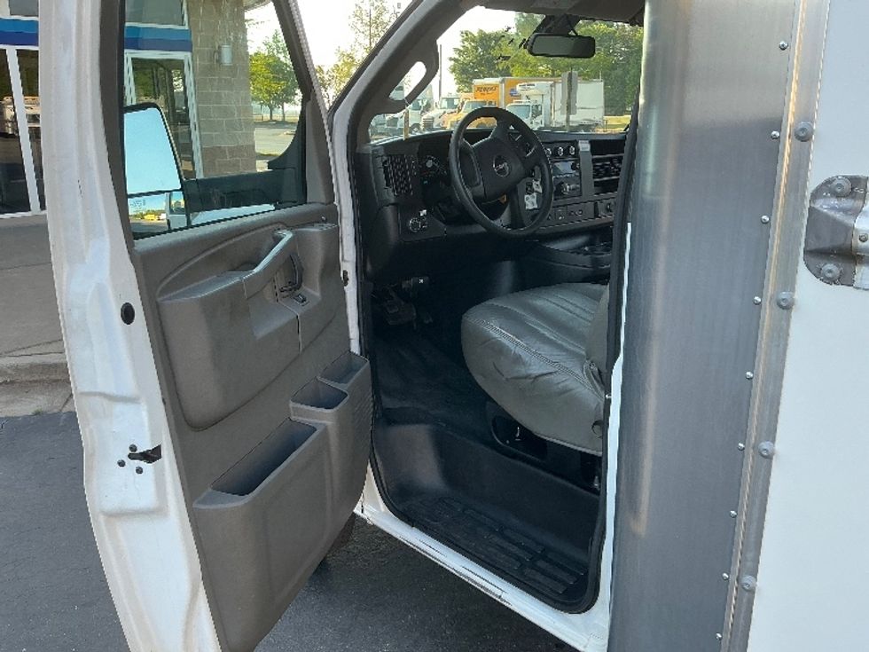 Light Duty Box Truck-Light and Medium Duty Trucks-GMC-2022-Savana G33903-Atlanta (Forest Park)-GA-81,425\n\t\tmiles-$ 35,000 - Image 16