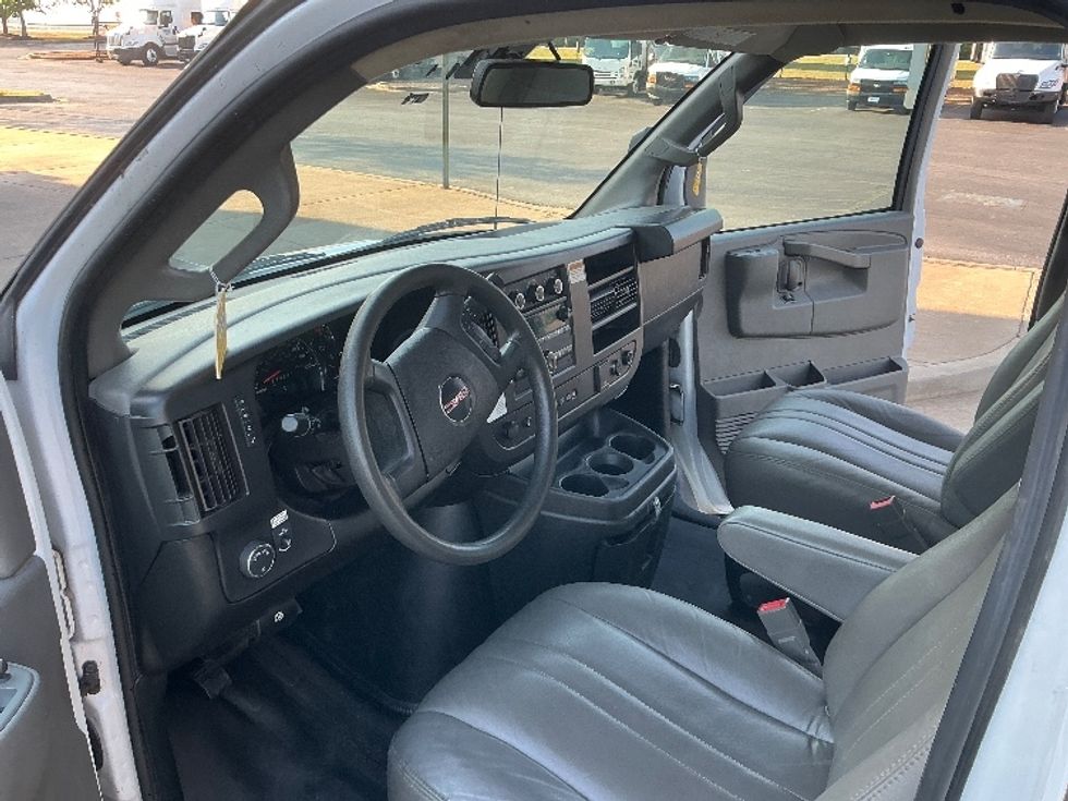 Light Duty Box Truck-Light and Medium Duty Trucks-GMC-2022-Savana G33903-Atlanta (Forest Park)-GA-81,425\n\t\tmiles-$ 35,000 - Image 17