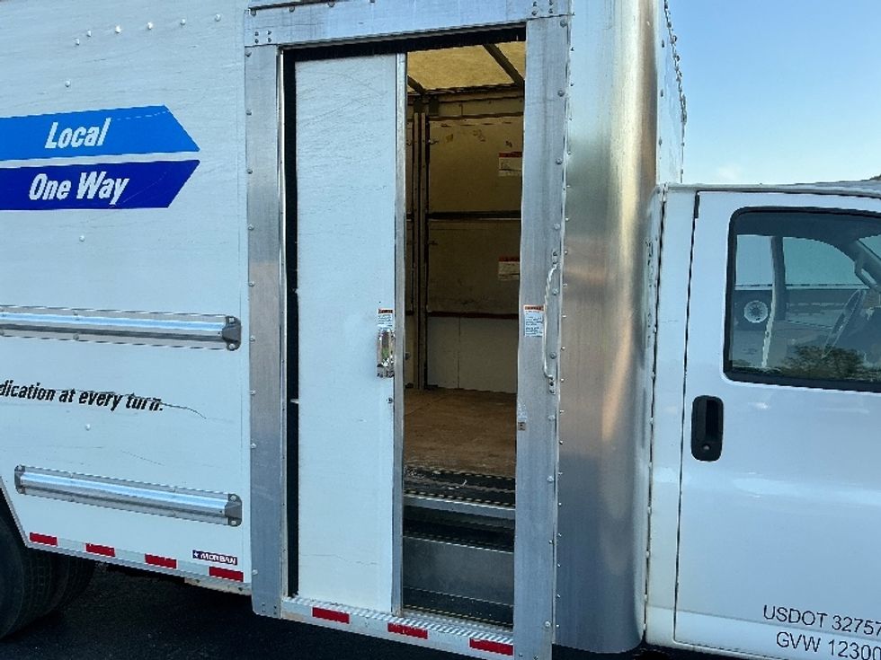 Light Duty Box Truck-Light and Medium Duty Trucks-GMC-2022-Savana G33903-Atlanta (Forest Park)-GA-81,425\n\t\tmiles-$ 35,000 - Image 27