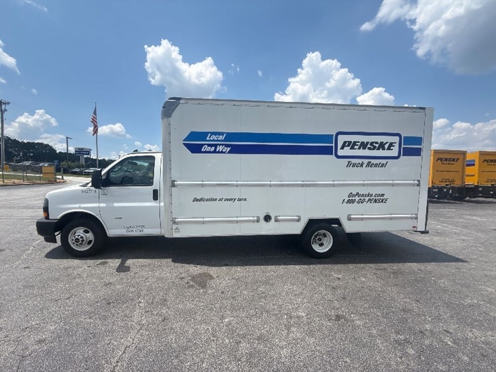 Light Duty Box Truck-Light and Medium Duty Trucks-GMC-2022-Savana G33903-Atlanta (Forest Park)-GA-82,131\n\t\tmiles-$ 34,500 - Image 4