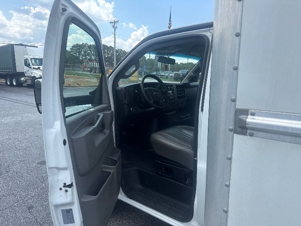 Light Duty Box Truck-Light and Medium Duty Trucks-GMC-2022-Savana G33903-Atlanta (Forest Park)-GA-82,131\n\t\tmiles-$ 34,500 - Image 16