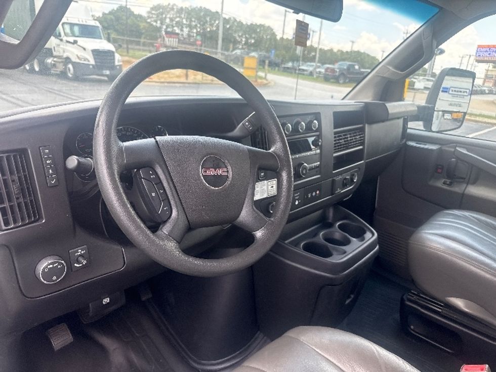 Light Duty Box Truck-Light and Medium Duty Trucks-GMC-2022-Savana G33903-Atlanta (Forest Park)-GA-82,131\n\t\tmiles-$ 34,500 - Image 17