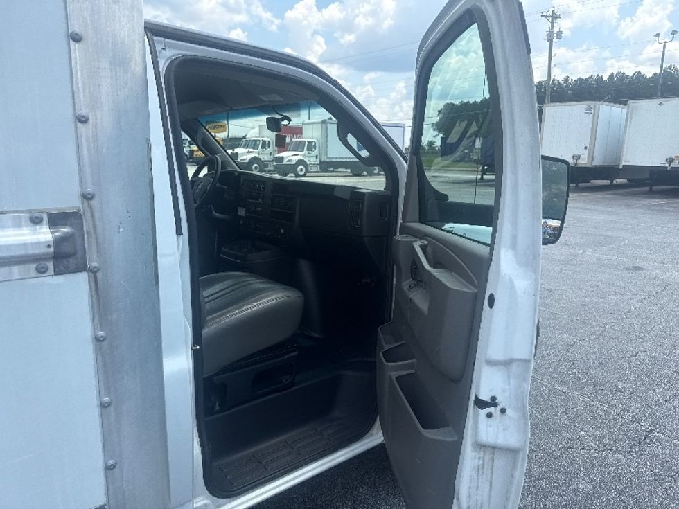 Light Duty Box Truck-Light and Medium Duty Trucks-GMC-2022-Savana G33903-Atlanta (Forest Park)-GA-82,131\n\t\tmiles-$ 34,500 - Image 20