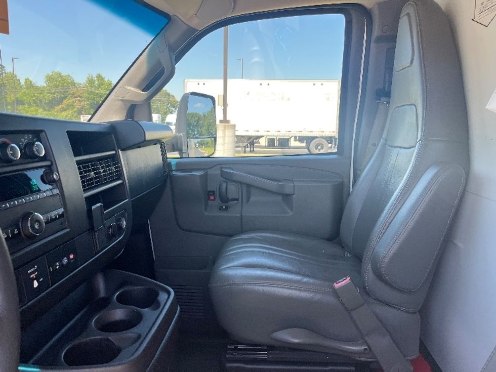 Light Duty Box Truck-Light and Medium Duty Trucks-GMC-2022-Savana G33903-Atlanta (Forest Park)-GA-82,131\n\t\tmiles-$ 34,500 - Image 19