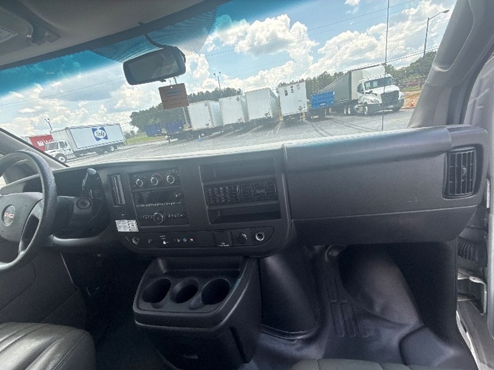 Light Duty Box Truck-Light and Medium Duty Trucks-GMC-2022-Savana G33903-Atlanta (Forest Park)-GA-82,131\n\t\tmiles-$ 34,500 - Image 21