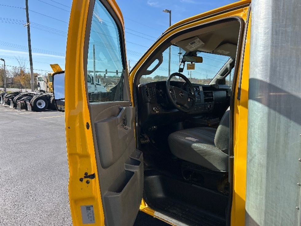 Light Duty Box Truck-Light and Medium Duty Trucks-GMC-2022-Savana G33903-Auburn-MA-115,249\n\t\tmiles-$ 24,500 - Image 12