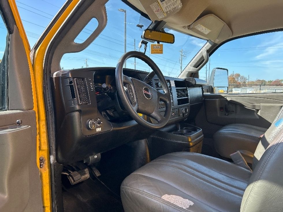 Light Duty Box Truck-Light and Medium Duty Trucks-GMC-2022-Savana G33903-Auburn-MA-115,249\n\t\tmiles-$ 24,500 - Image 13