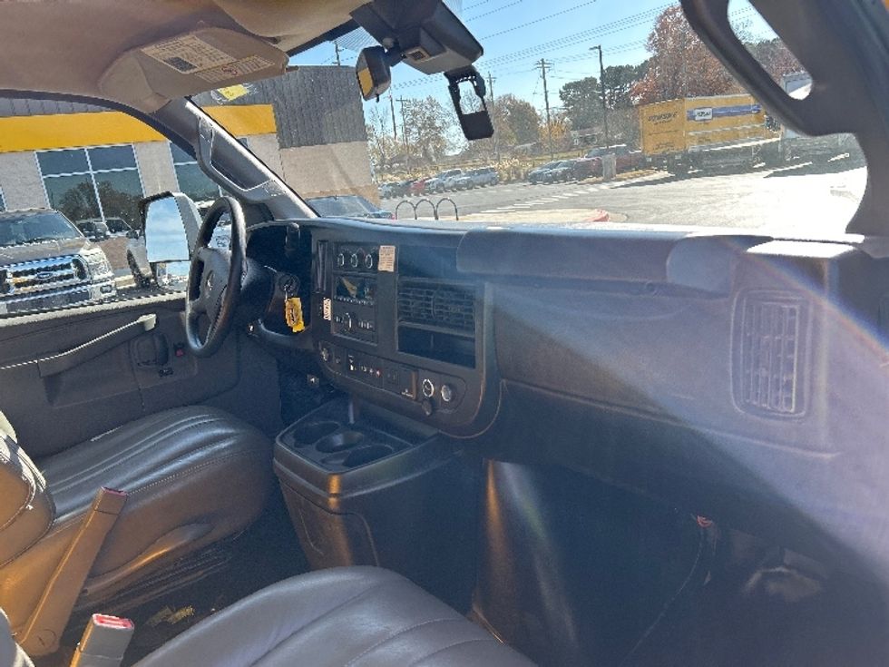 Light Duty Box Truck-Light and Medium Duty Trucks-GMC-2022-Savana G33903-Auburn-MA-115,249\n\t\tmiles-$ 24,500 - Image 18