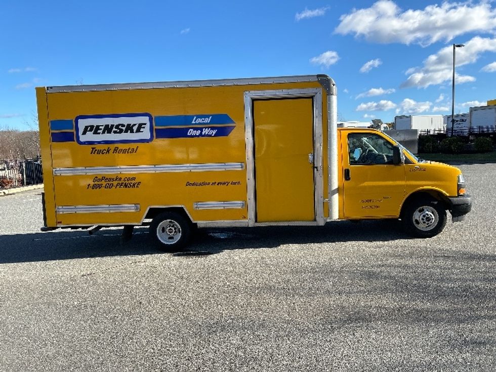 Light Duty Box Truck-Light and Medium Duty Trucks-GMC-2022-Savana G33903-Auburn-MA-38,561\n\t\tmiles-$ 35,750 - Image 15