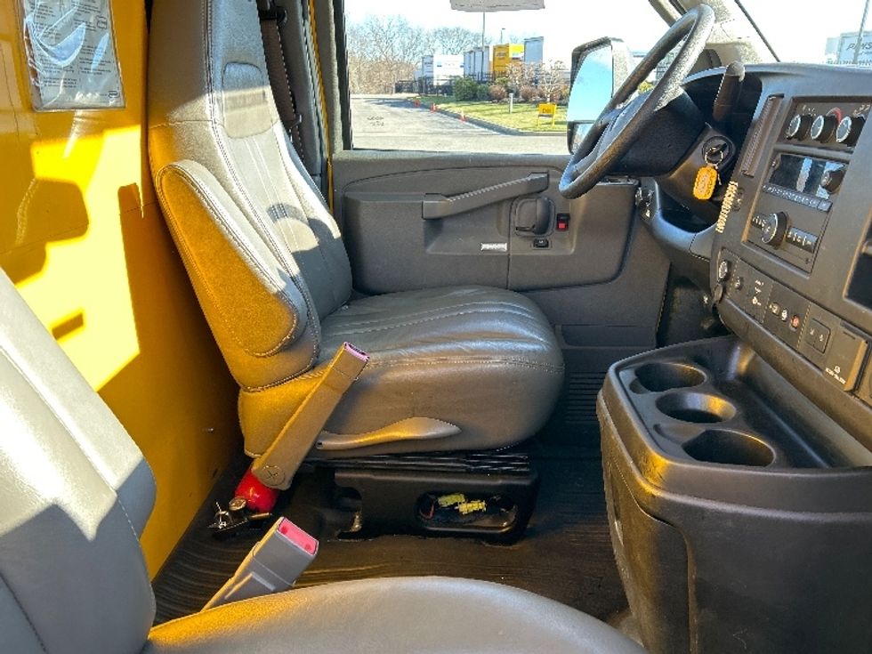 Light Duty Box Truck-Light and Medium Duty Trucks-GMC-2022-Savana G33903-Auburn-MA-38,561\n\t\tmiles-$ 35,750 - Image 22