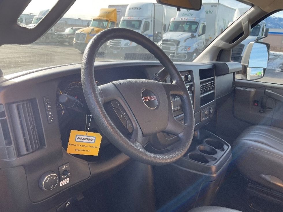 Light Duty Box Truck-Light and Medium Duty Trucks-GMC-2022-Savana G33903-Aurora-CO-13,869\n\t\tmiles-$ 50,250 - Image 17