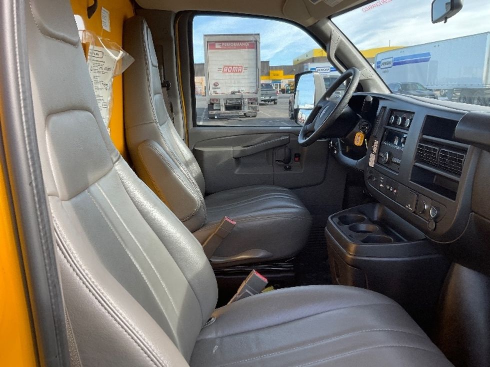 Light Duty Box Truck-Light and Medium Duty Trucks-GMC-2022-Savana G33903-Aurora-CO-13,869\n\t\tmiles-$ 50,250 - Image 22