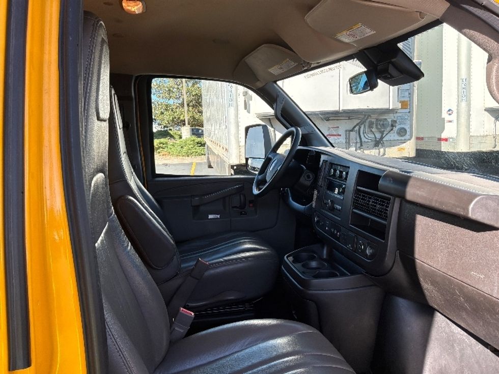 Light Duty Box Truck-Light and Medium Duty Trucks-GMC-2022-Savana G33903-Aurora-CO-62,601\n\t\tmiles-$ 34,250 - Image 22