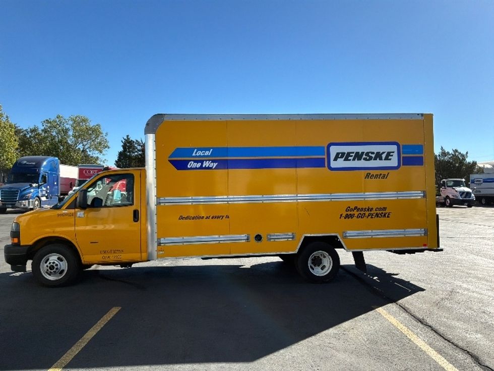 Light Duty Box Truck-Light and Medium Duty Trucks-GMC-2022-Savana G33903-Aurora-CO-62,601\n\t\tmiles-$ 34,250 - Image 4