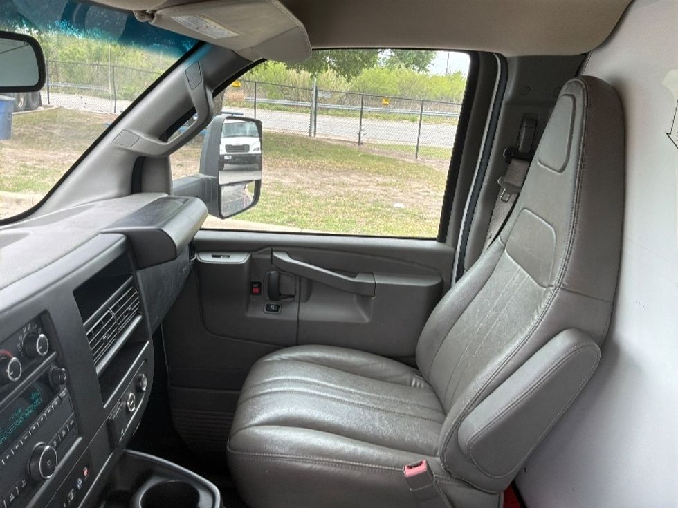 Light Duty Box Truck-Light and Medium Duty Trucks-GMC-2022-Savana G33903-Austin-TX-44,216\n\t\tmiles-$ 40,500 - Image 17