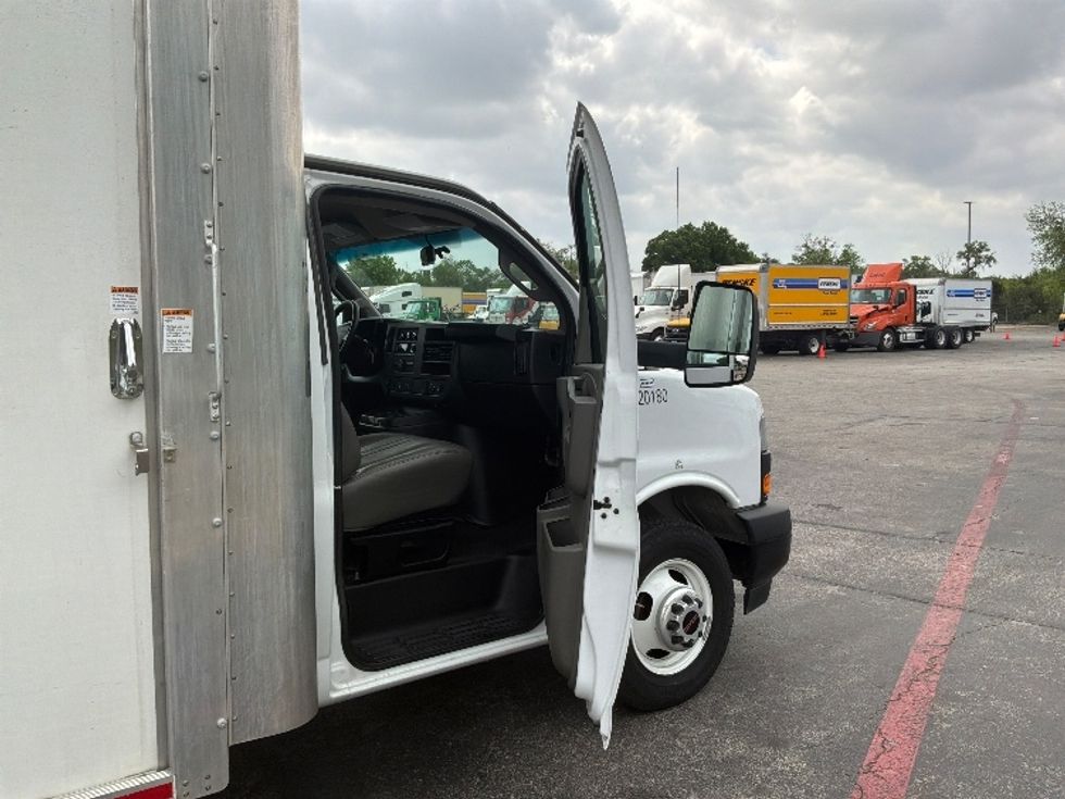 Light Duty Box Truck-Light and Medium Duty Trucks-GMC-2022-Savana G33903-Austin-TX-44,216\n\t\tmiles-$ 40,500 - Image 18