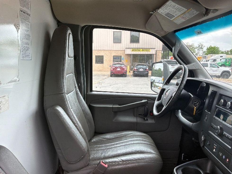 Light Duty Box Truck-Light and Medium Duty Trucks-GMC-2022-Savana G33903-Austin-TX-44,216\n\t\tmiles-$ 40,500 - Image 20